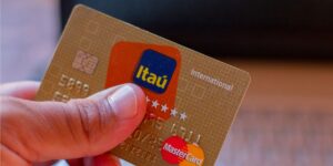 Clientes estão insatisfeitos com os cartões do banco Itaú (Foto: Reprodução / Internet)