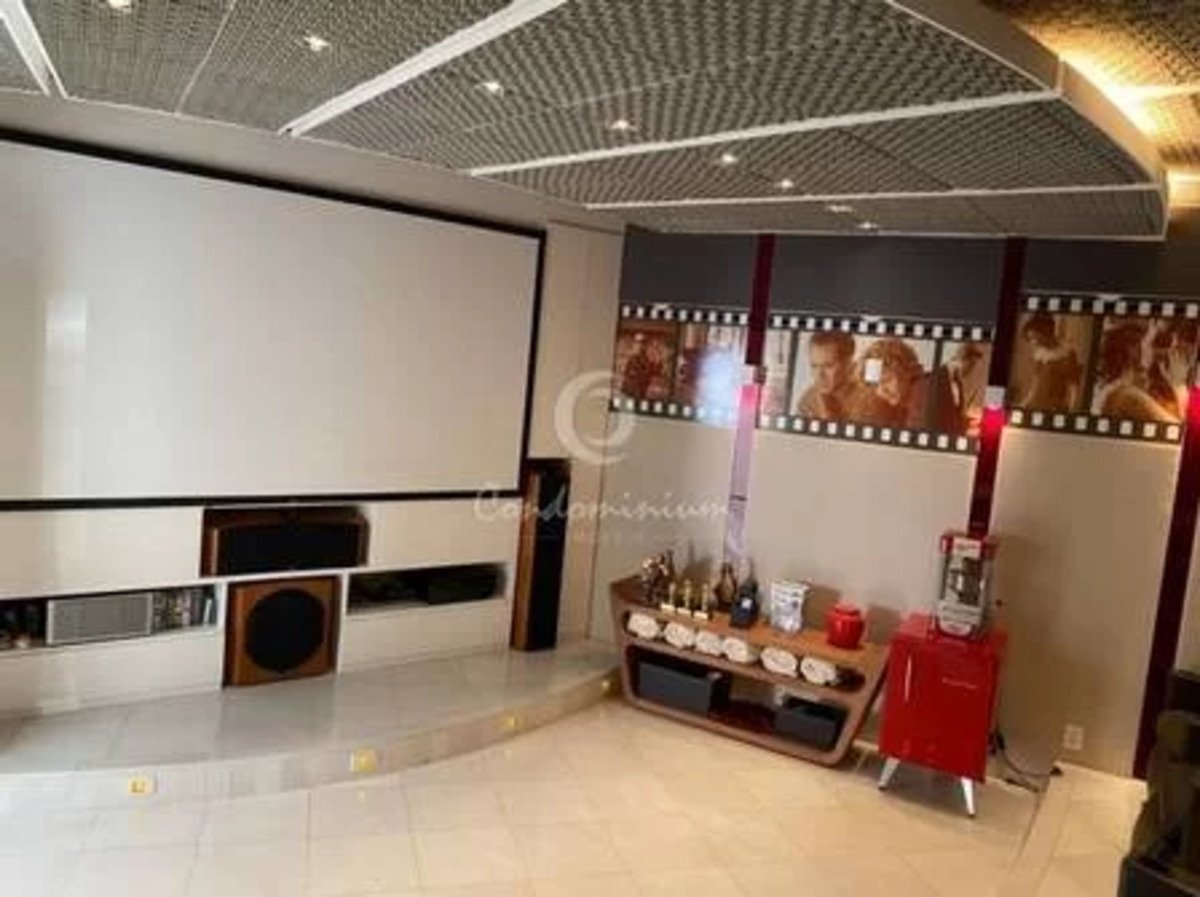 O imóvel possui sala de cinema (Foto Reprodução/Internet)