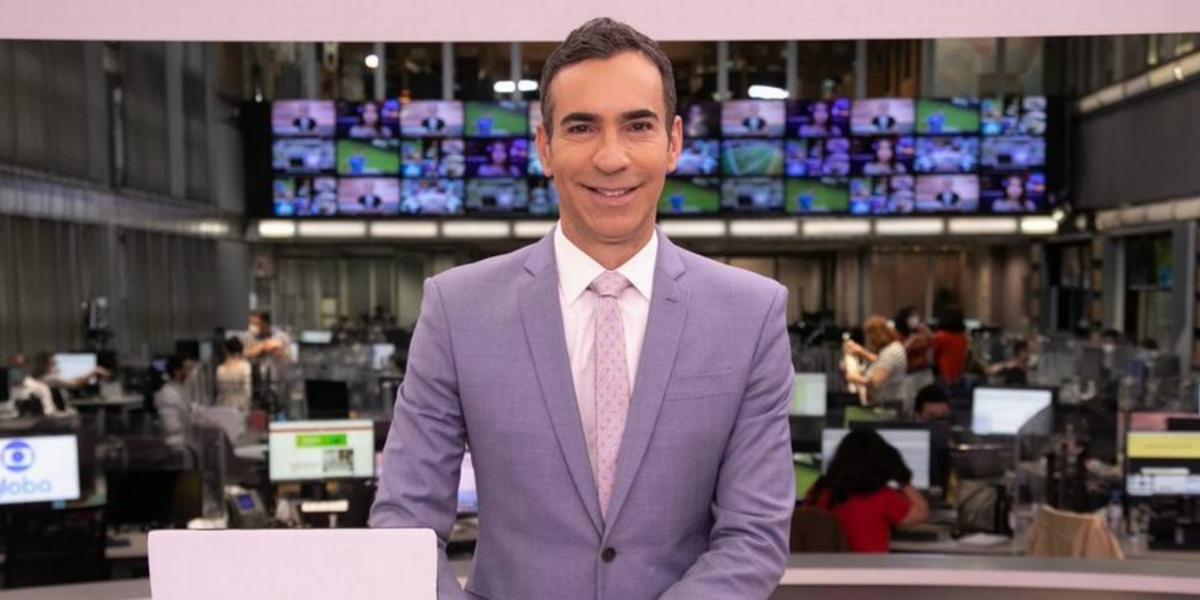 César Tralli na bancada do "Jornal Hoje" (Foto: Divulgação/TV Globo)