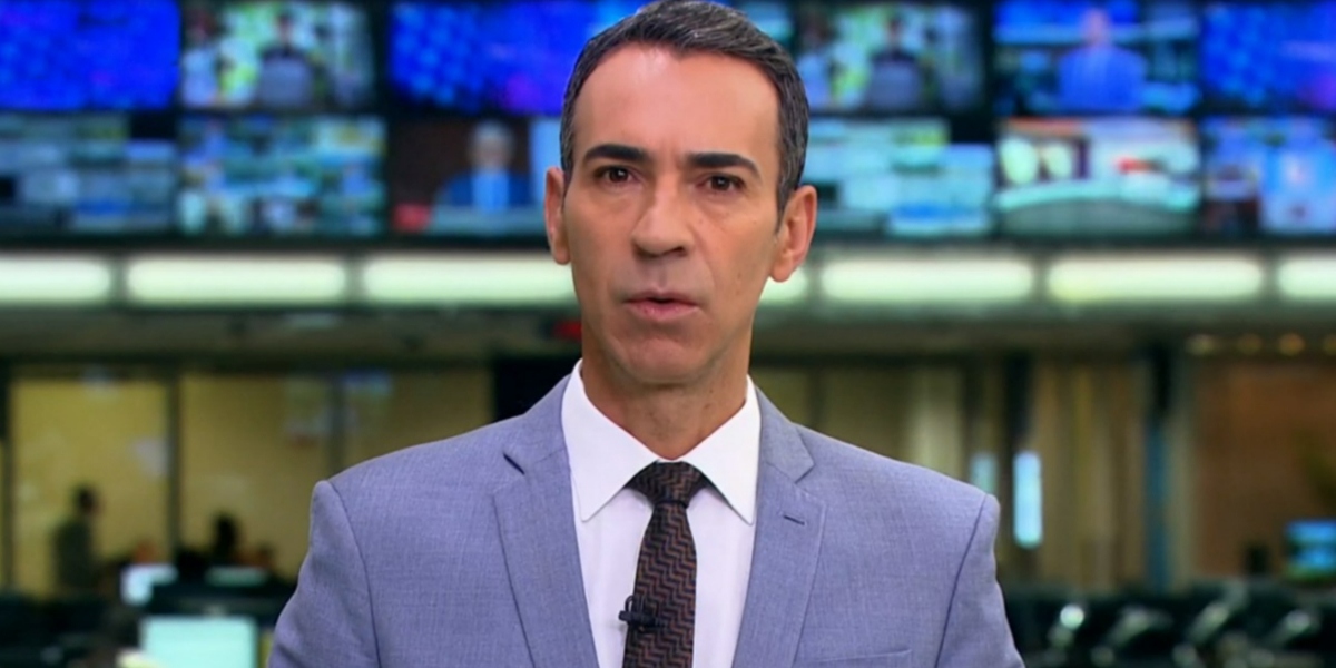 César Tralli na bancada do "Jornal Hoje" (Foto: Reprodução/TV Globo)