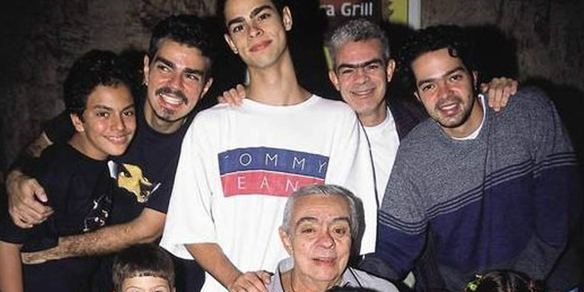 Comediante Chico Anysio ao lado de seus filhos e netos (Foto: Reprodução, Instagram)