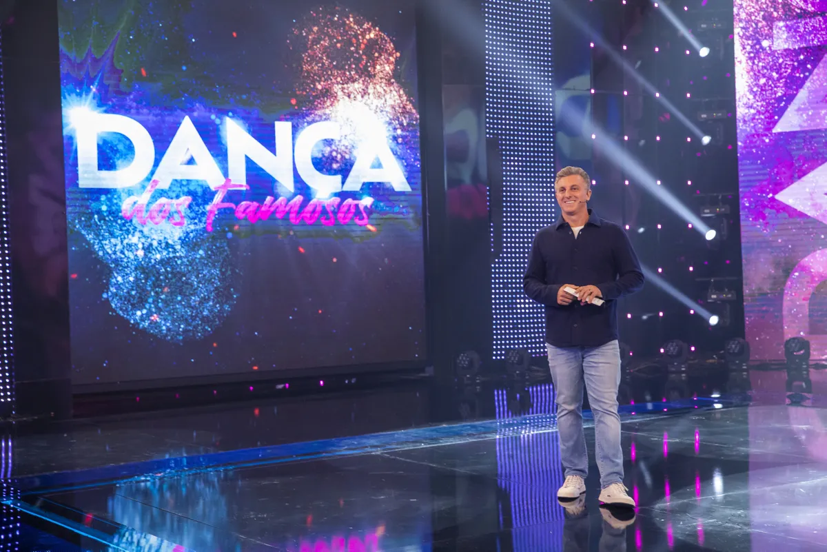 Luciano Huck é apresentador da Dança dos Famosos. Foto: Reprodução/Globo