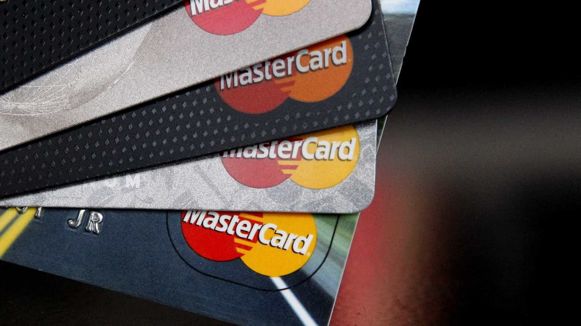 Negativados podem solicitar cartão de crédito. Foto: Divulgação/Mastercard