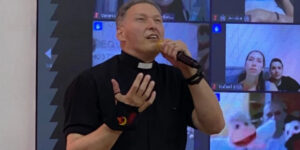 Padre Marcelo Rossi caiu no choro (Foto: Reprodução)