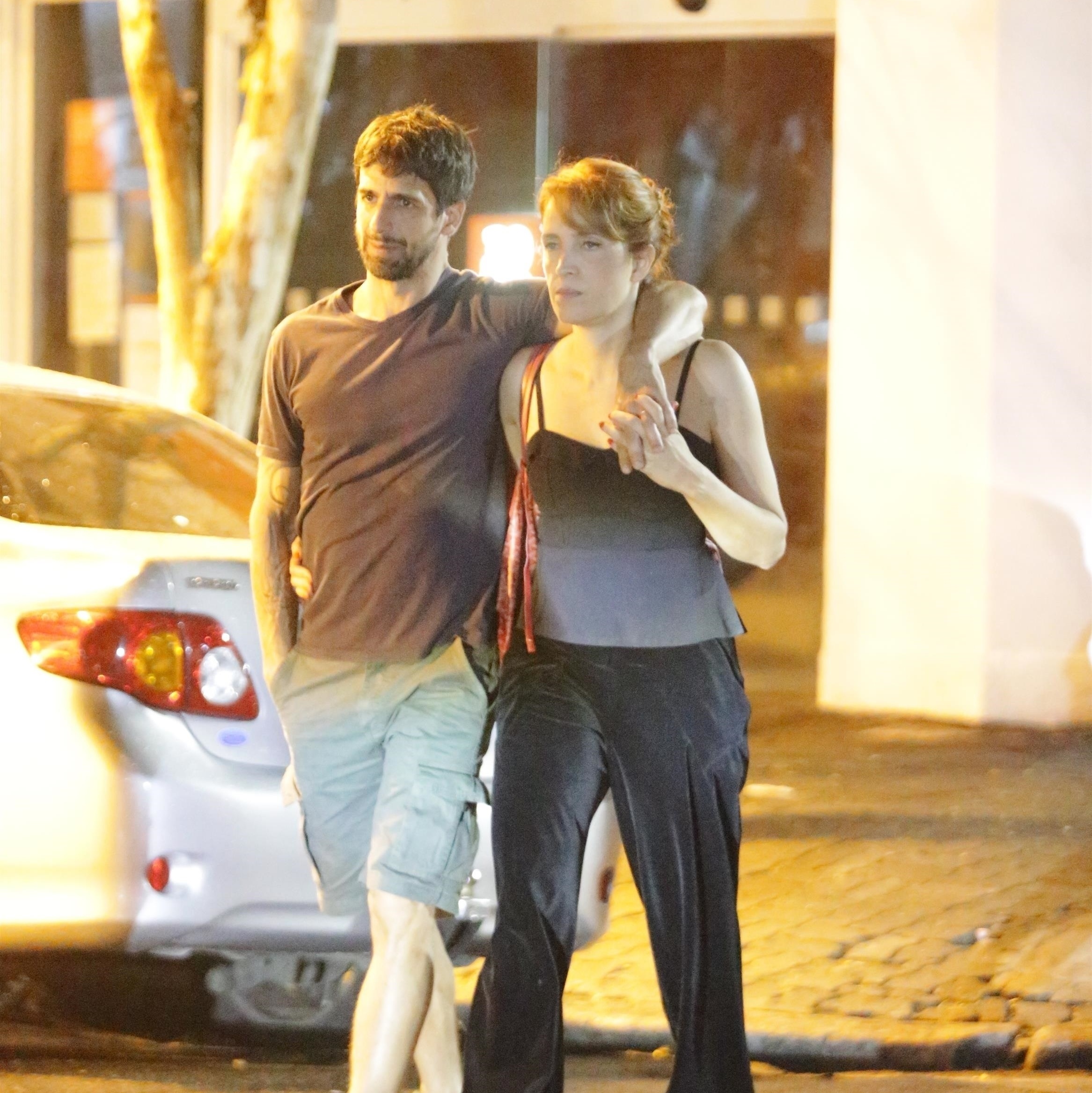 Poliana e Chico foram flagrados saindo de um barzinho no Rio de Janeiro (Foto Reprodução/AG News)
