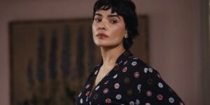 Leonor em cena da novela Vai na Fé