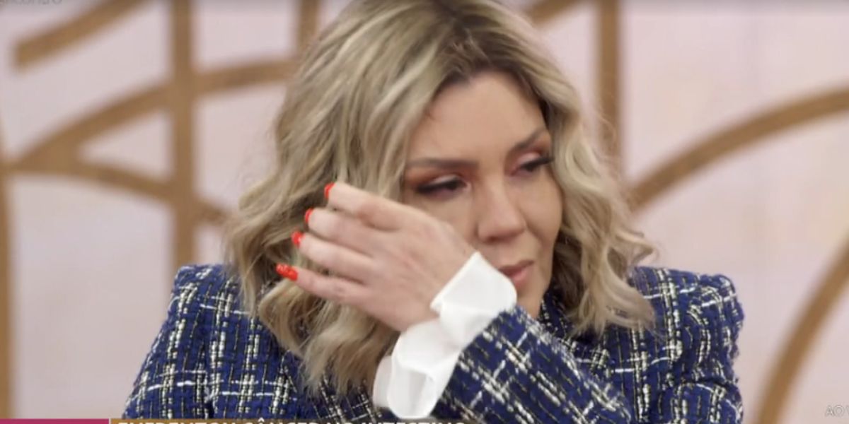 Simony chora no Encontro (Foto: Reprodução / Globo)