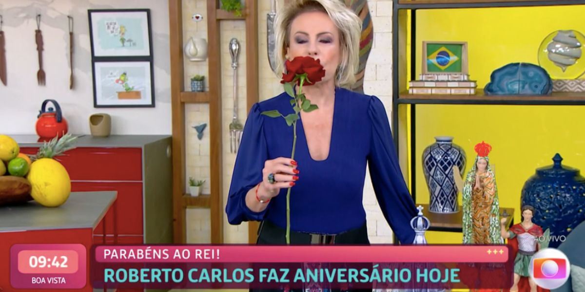 Ana Maria faz homenagem para Roberto Carlos (Foto: Reprodução / Mais Você da Globo)