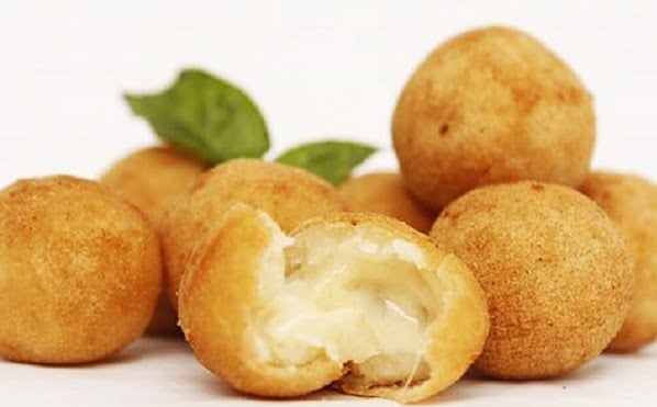 Confira uma receita de Bolinhas de Queijo com apenas 5 ingredientes (Foto: Reprodução, cooknenjoy)