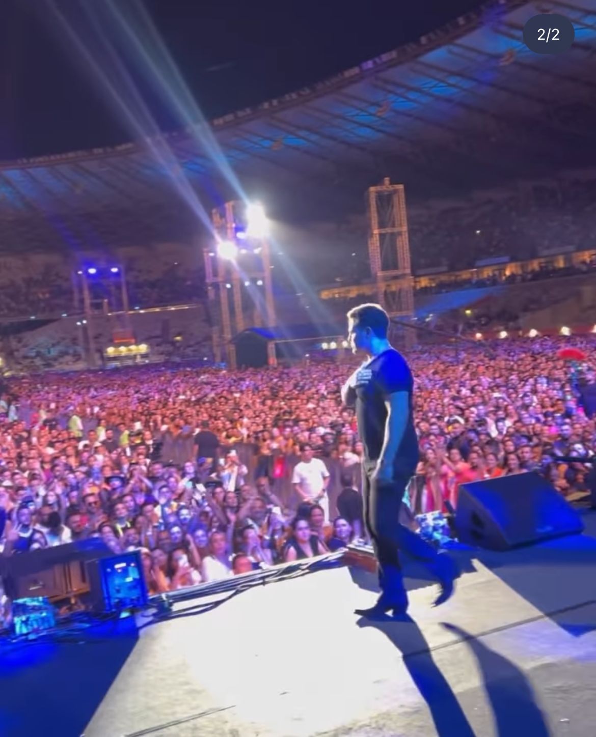 Em meio à multidão, Eduardo Costa não se contem em cima do palco de Gusttavo Lima, e expõe situação - Foto Reprodução Instagram