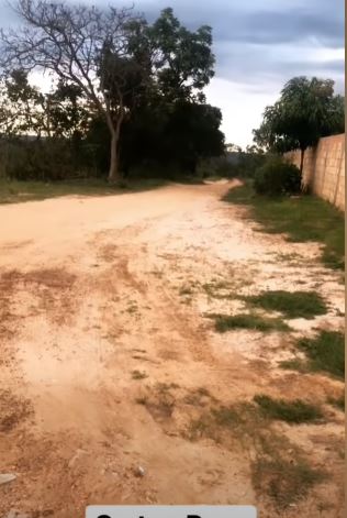 Estrada de terra ao lado da casa onde Gusttavo Lima morou na infância - Foto Reprodução YouTube