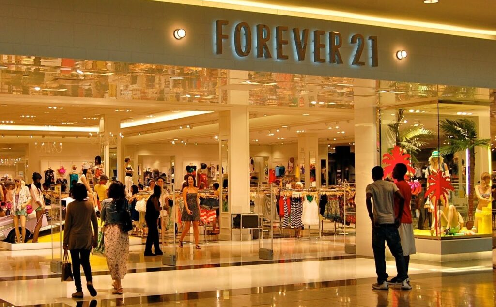 Fachada da famosa rede de lojas de roupa da Forever 21 - Foto Reprodução Internet