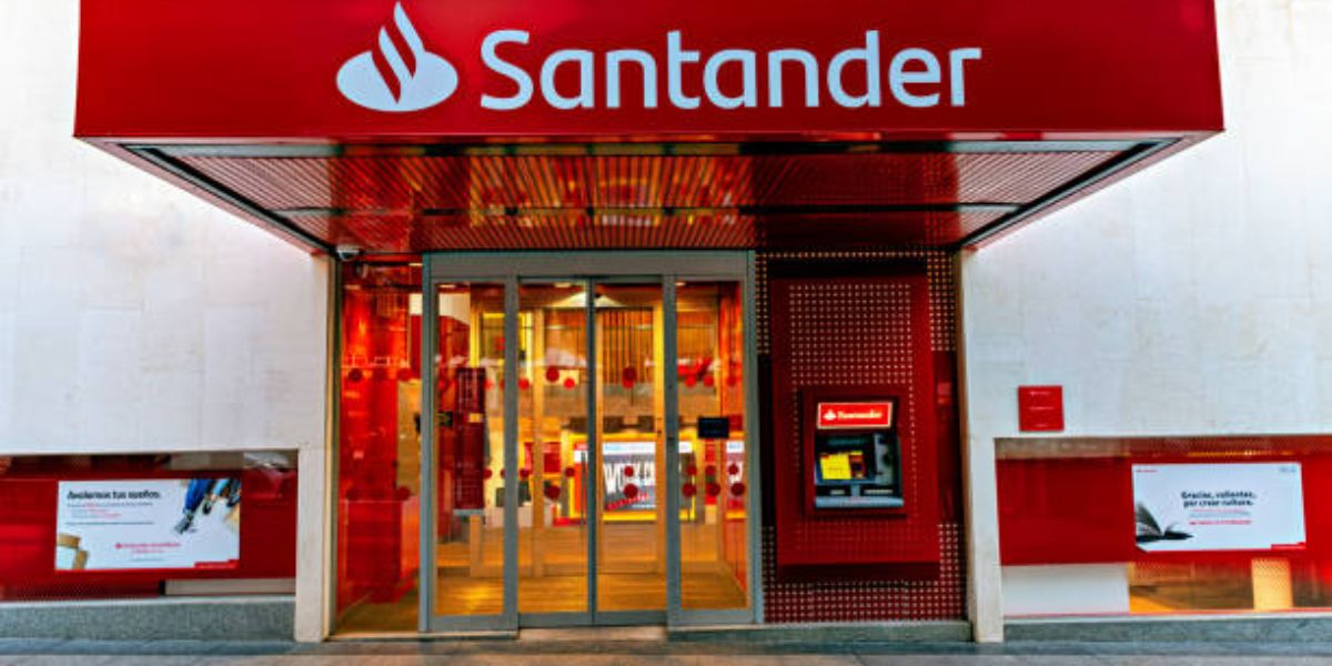 Fachada de agência do banco Santander - Foto Reprodução Internet