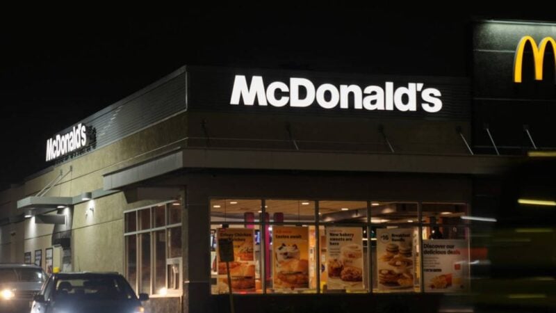 McDonald's sent employees home and emptied offices - Internet photo clones