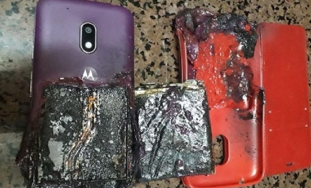 Celular após explodir (Foto: Reprodução/ Internet)