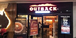 Imagem do post Pode COMEMORAR: Outback está dando comida DE GRAÇA aos que têm este cartão de crédito e você precisa correr