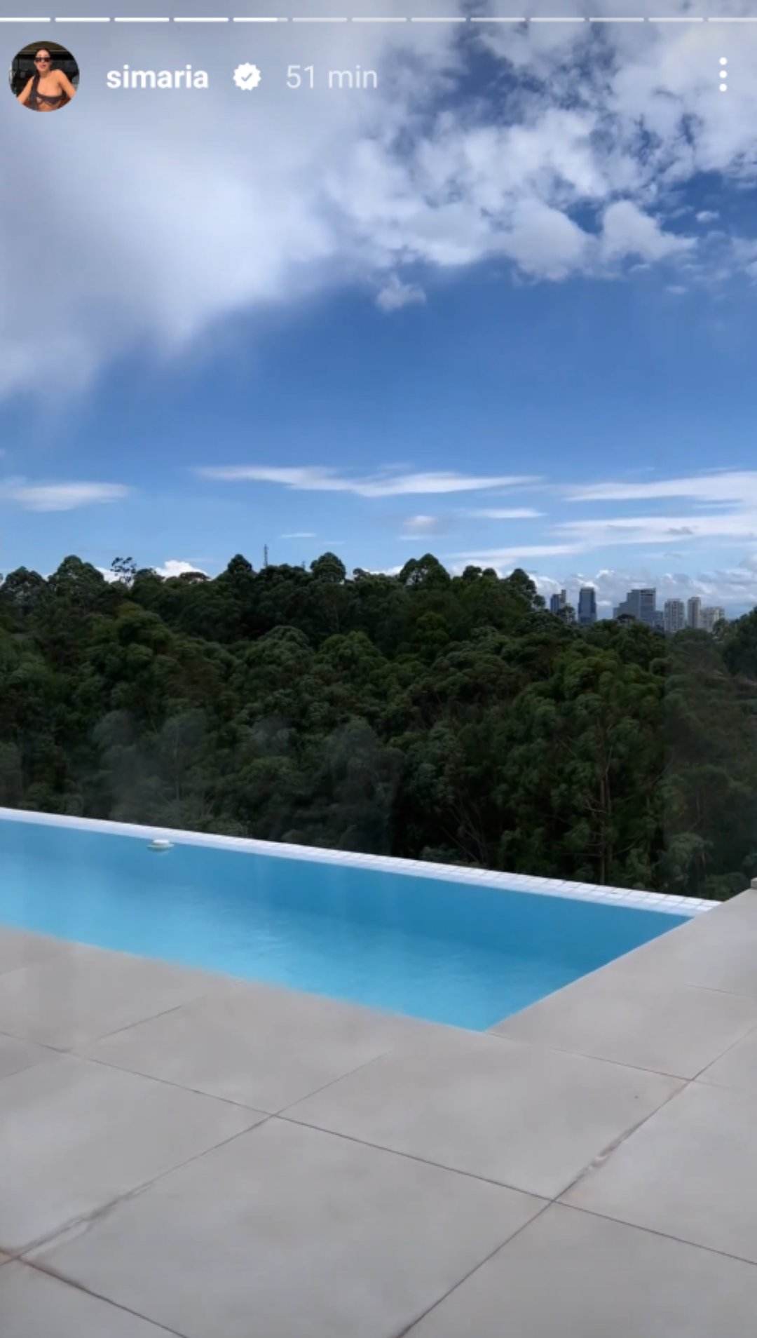 Piscina e vista da mansão de Simaria, de R$ 2,9 milhões em São Paulo - Foto Reprodução instagram