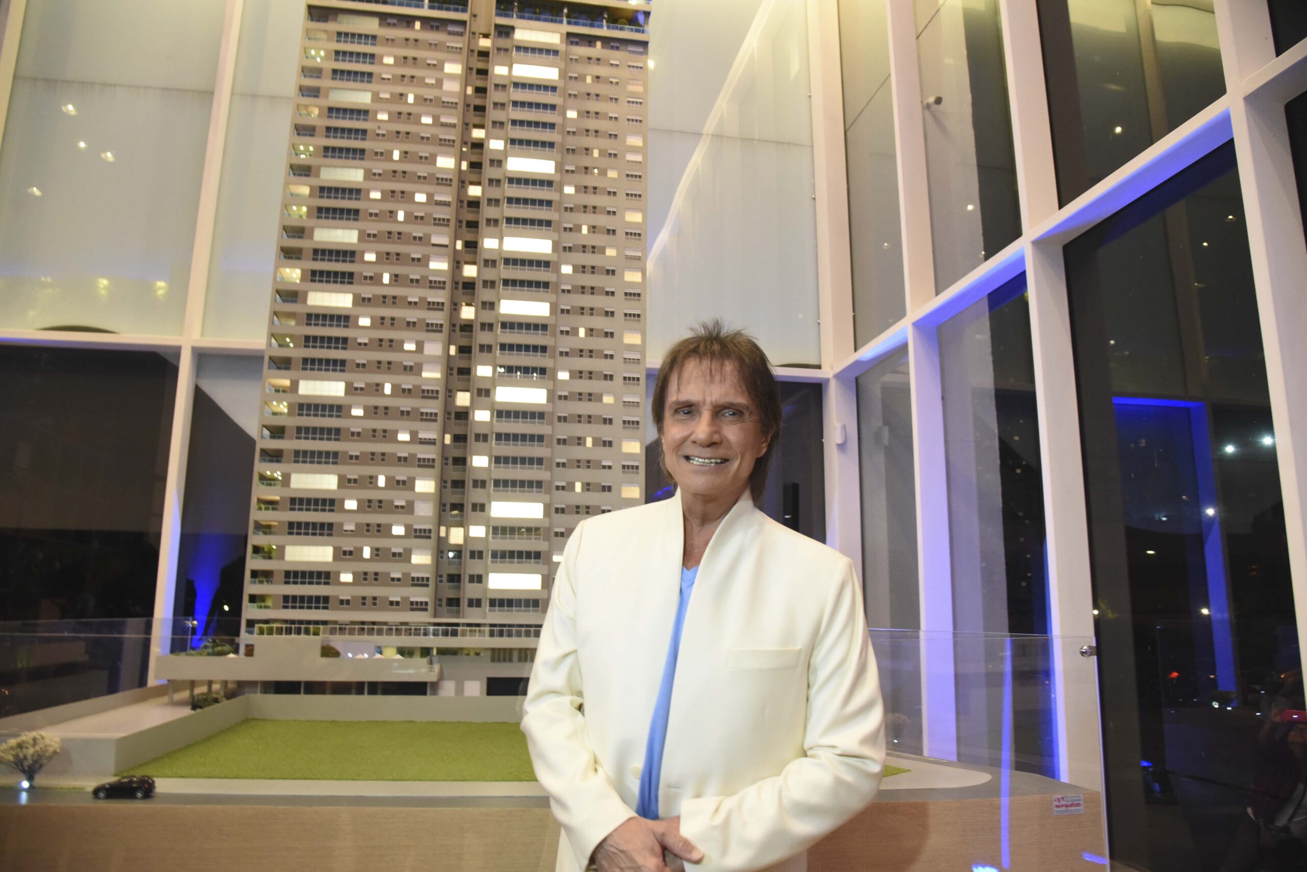 Roberto Carlos é dono da empresa "Emoções Incorporadora" (Foto Reprodução/Internet)