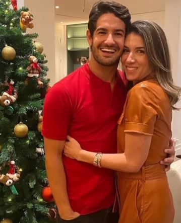 Sala da mansão de Alexandre Pato e sua esposa, Rebeca Abravanel, localizada em um dos condomínios da rede Alphaville, em uma região nobre - Foto Reprodução Instagram