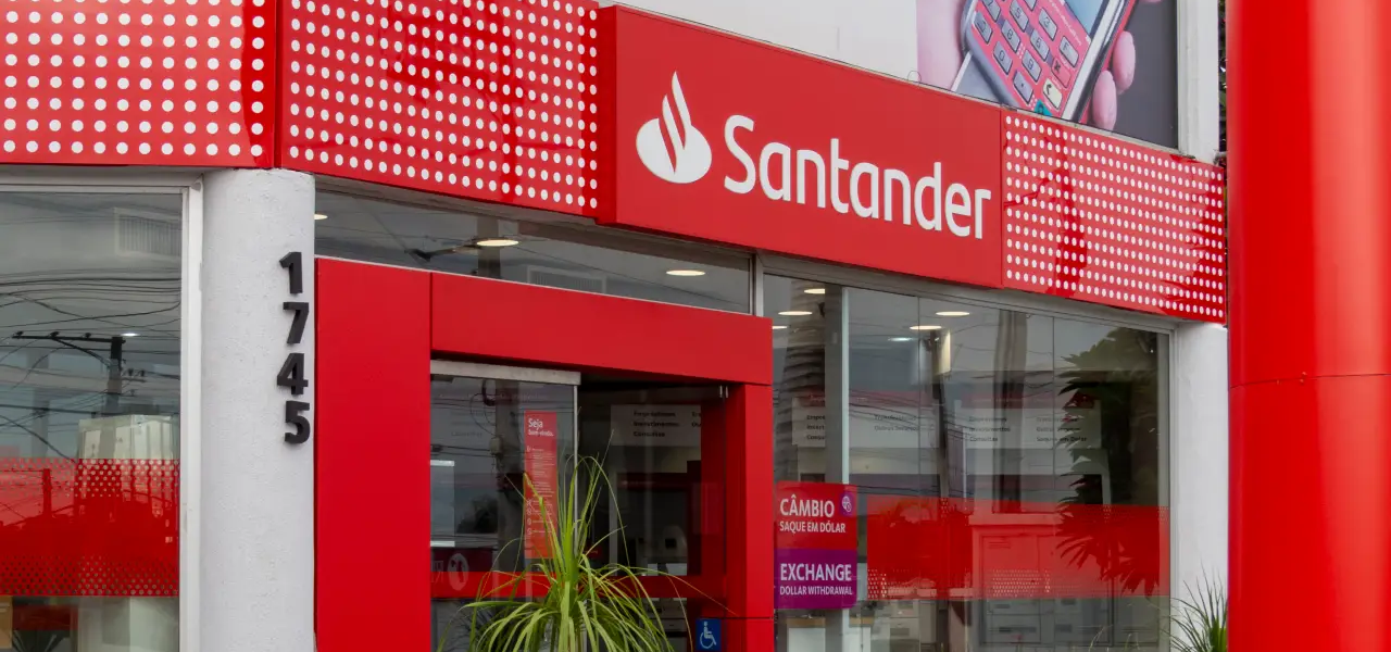 Uma das agências do banco Santander (Foto: Reprodução/ Internet)