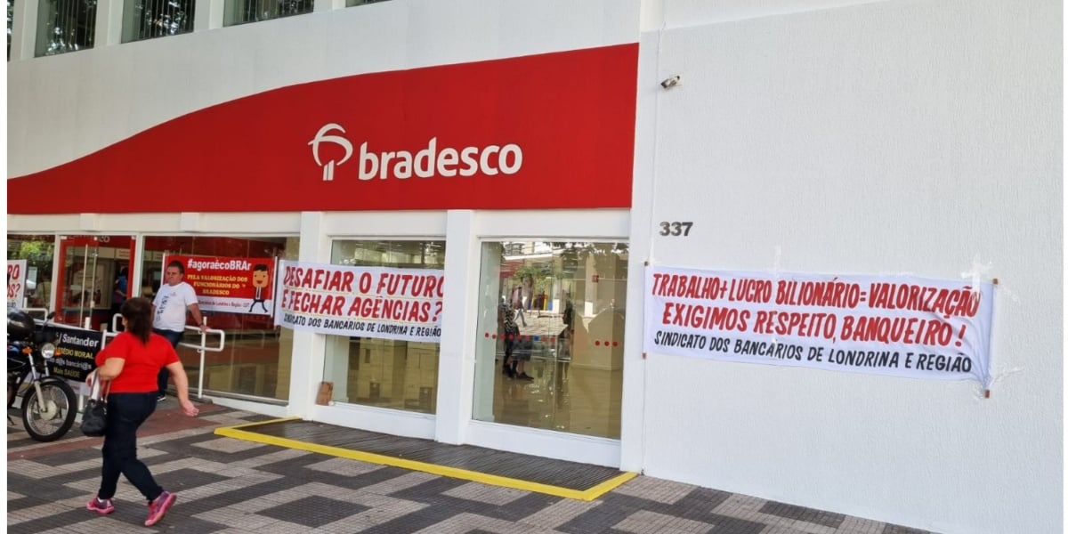 Protesto em agência do Bradesco fechada em Londrina - Foto; Reprodução/Internet