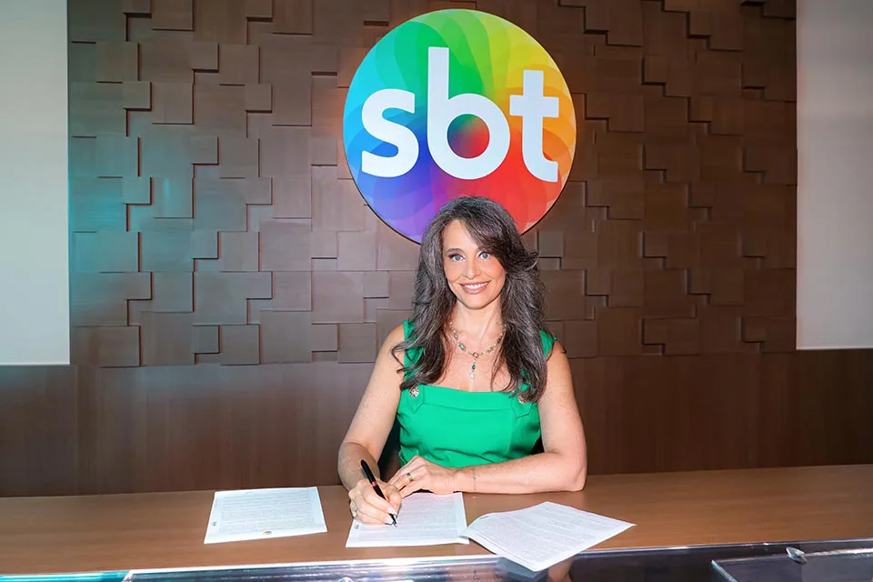 Carla Vilhena assinou recentemente com o SBT (Foto: Reprodução/ SBT)