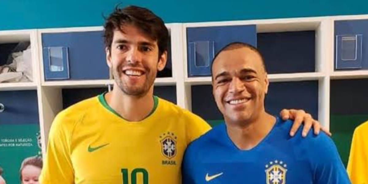 Denílson e Kaká jogaram juntos a Copa do Mundo de 2002, último título mundial da seleção (Reprodução: Instagram)