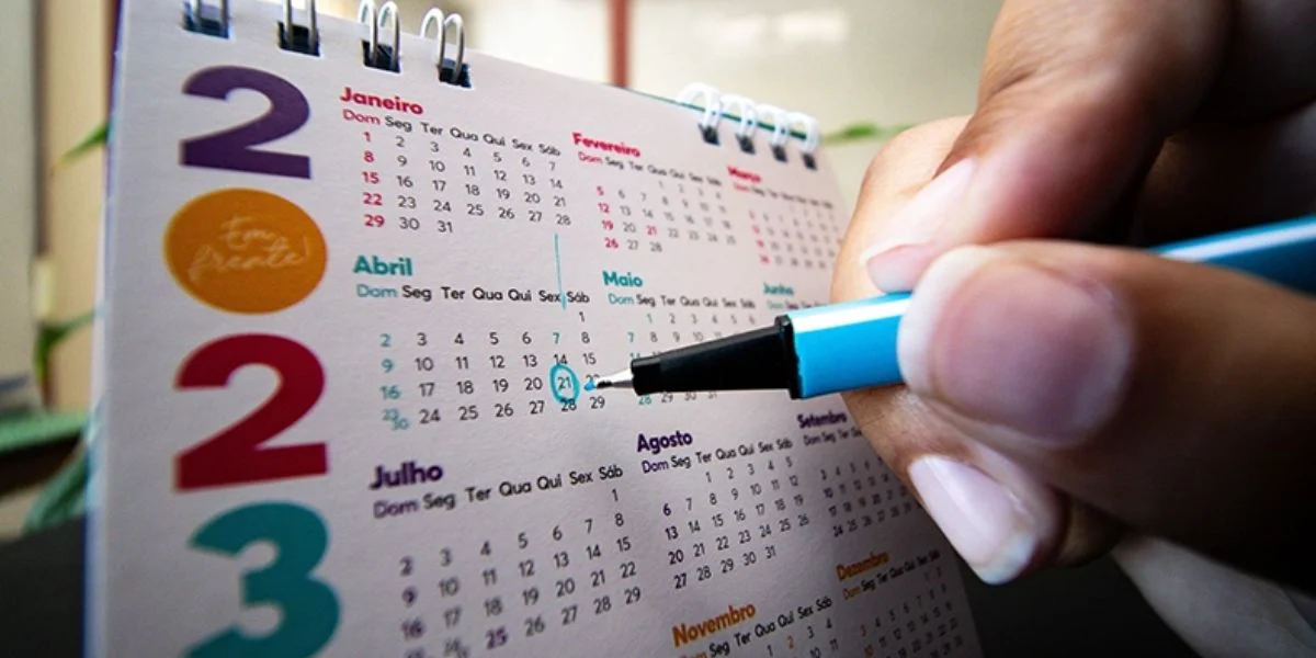 Calendário com alguns feriados anotados (Foto: Reprodução/ Internet)