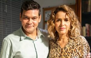 Gladys e Tadeu em cena de Terra e Paixão (Foto: Reprodução / Globo)