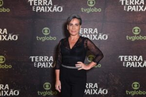 Gloria Pires marca presença no evento de Terra e Paixão (Foto: Marcelo de Sá Barreto / Agnews)