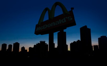 Mc Donald's apagam fachadas em prol da campanha 