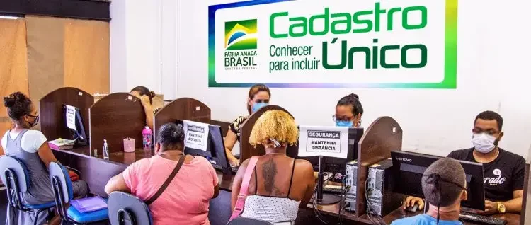 Convocações estão sendo feitas com urgência para inscritos do Cadúnico não perderem o "Bolsa Família (Foto Reprodução/Internet)