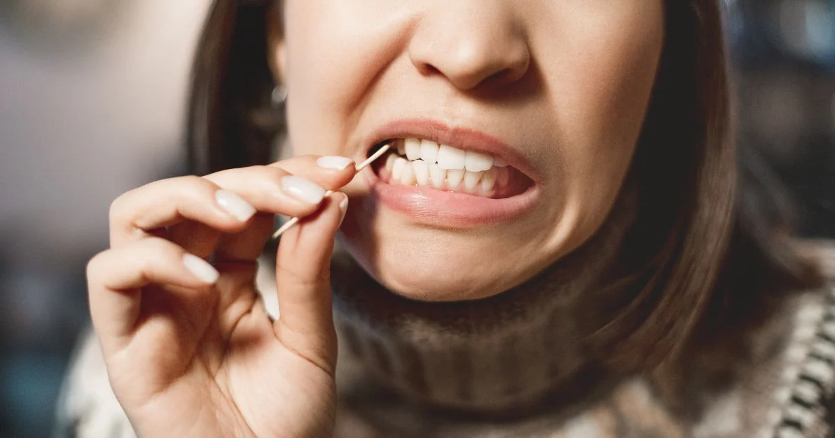 Pálito de dente pode ser muito maléfico (Foto: Reprodução)