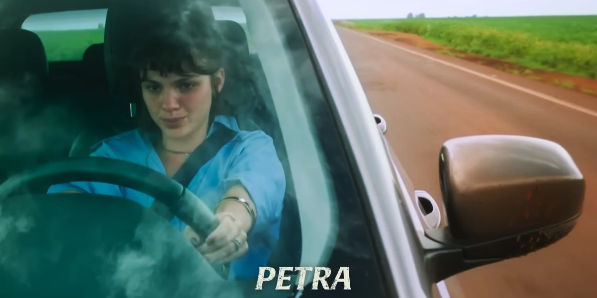 Debora Ozório é Petra na nova novela da Globo (Foto: Reprodução / Globo)