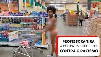 Professora tira a roupa para protestar contra racismo em supermercado de Curitiba (Foto: Reprodução / Internet)