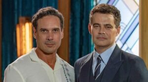 Érico Requião (Carmo Dalla Vecchia) e Romeu (Domingos Alcântara) em cenas de Amor Perfeito (Foto: Reprodução / Globo)