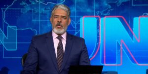 William Bonner ao vivo no Jornal Nacional (Foto: Reprodução / TV Globo)