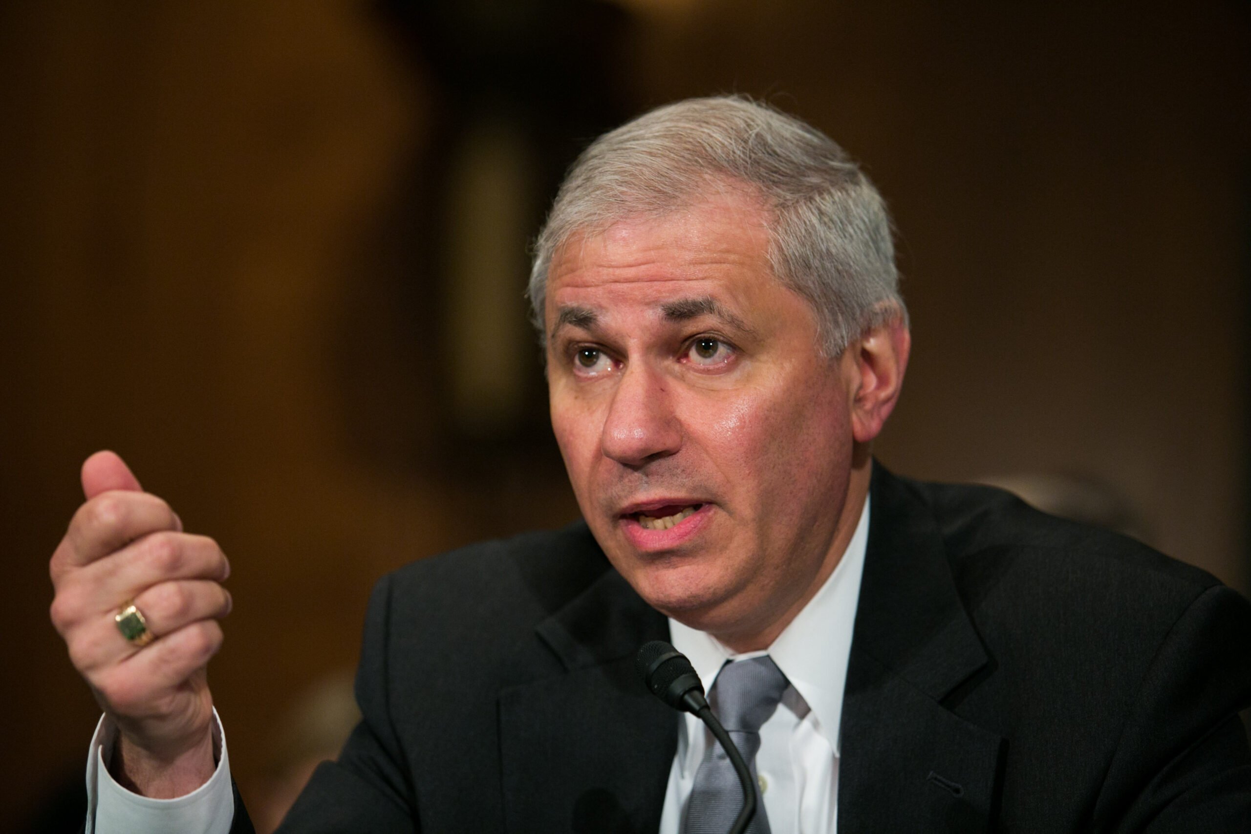 Martin Gruenberg, presidente da Federal Deposit Insurance Corporation(FDIC) (Foto Reprodução/Getty Images)