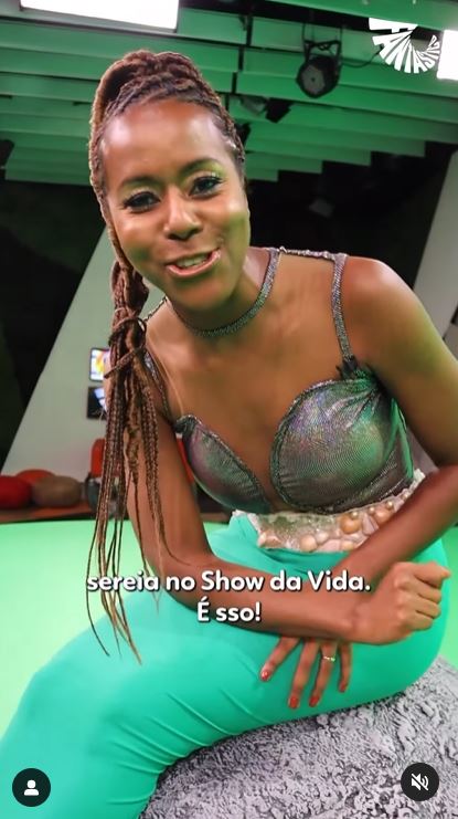 A famosa Maju Coutinho vestida de sereia no programa do Fantástico da Globo - Foto Reprodução Instagram