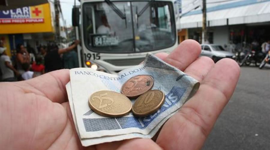 O aumento nas passagens de ônibus das cidades - Foto Reprodução Internet