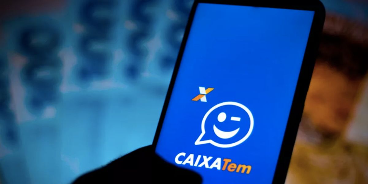 Una persona utilizando la app Caixa Tem (Imagen: Reproducción/Internet)