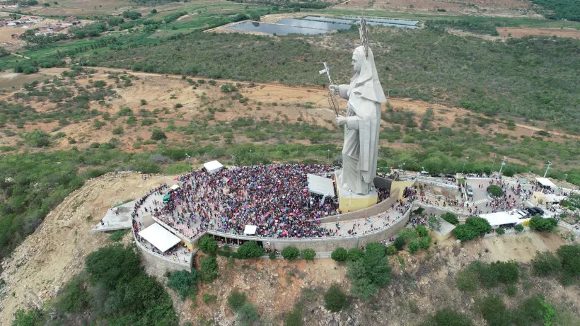 Cidadãos de Santa Cruz comemorando o feriado do dia 22, no ano de 2022 - Foto Reprodução Internet