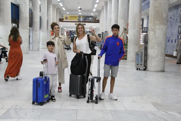 Fernanda Gentil, a mulher, Priscila Montandon, e os filhos, Lucas e Gabriel - Foto Reprodução Gabriel Rangel Agnews