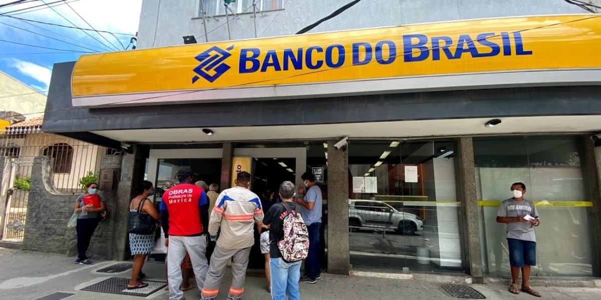 Fila em frente a agência do Banco do Brasil - Foto Reprodução Internet