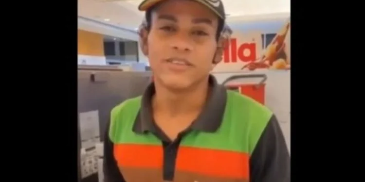 Funcionário do Burger King faz xixi nas calças por não poder sair do trabalho – Foto Reprodução Redes Sociais