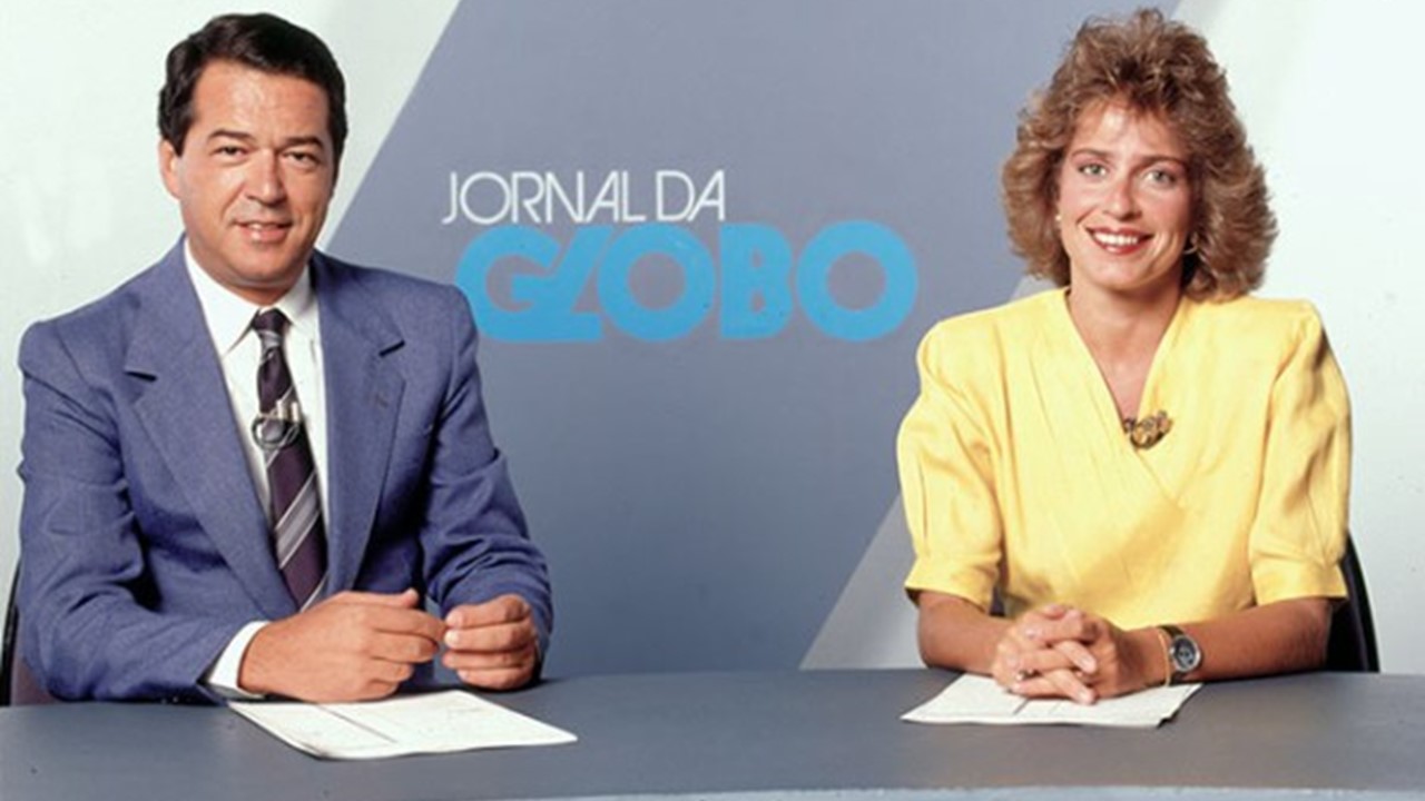 Jornalistas Eliakim Araújo e Leila Cordeiro comandando o Jornal da Globo (Foto: Reprodução/Internet).