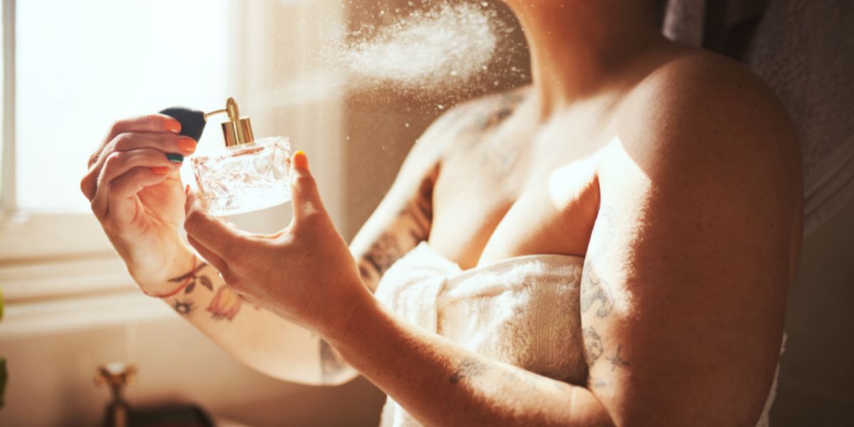 Woman using perfume after bath - photo reproduction Internet
