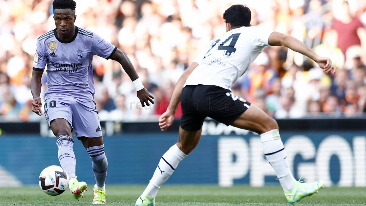 O atacante brasileiro Vinicius Junior, do Real Madrid, durante jogo contra o Valencia pelo Campeonato Espanhol- Foto Reprodução Internet