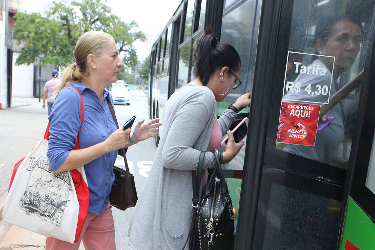 O aumento nas passagens de ônibus das cidades - Foto Reprodução Internet