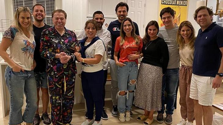 Silvio Santos ao lado da família - Foto Reprodução Internet